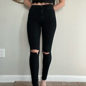 BDG Twig High-Rise Black Distressed Skinny